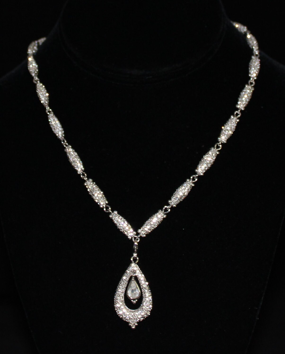 Christian Dior Signierte Rhodinierte Halskette Mit Kristallen Und Abnehmbaren Anhänger Made in Den Usa von Dior4U