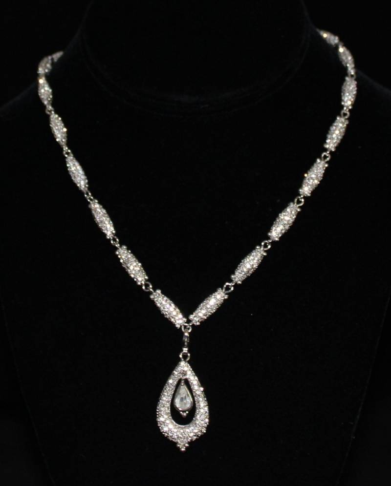 Christian Dior Signierte Rhodinierte Halskette Mit Kristallen Und Abnehmbaren Anhänger Made in Den Usa von Dior4U