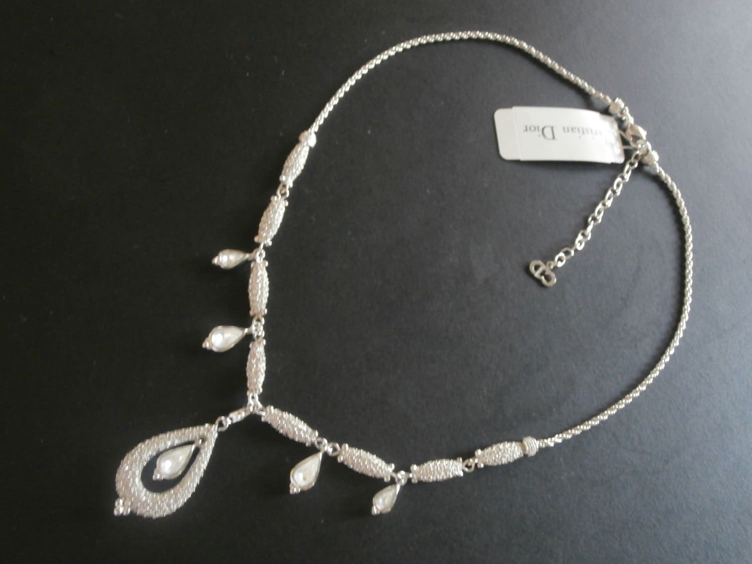 Christian Dior Signierte Rhodium Überzogen Mit Kristallen Halskette Abnehmbaren Anhänger Made in Den Usa von Dior4U