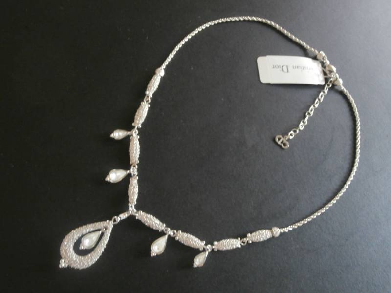 Christian Dior Signierte Rhodium Überzogen Mit Kristallen Halskette Abnehmbaren Anhänger Made in Den Usa von Dior4U
