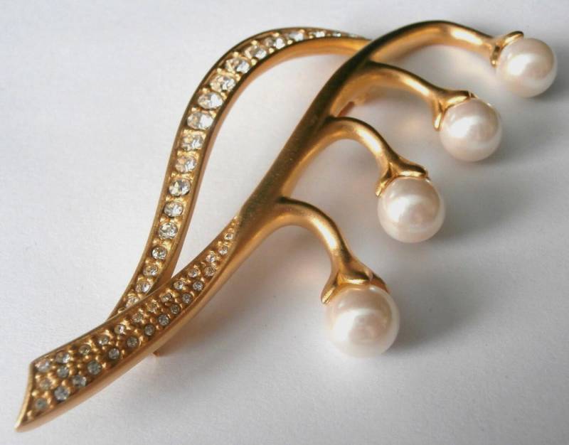 Swarovski Pin Brosche Vergoldet Mit Kristallen Und Perlen von Dior4U