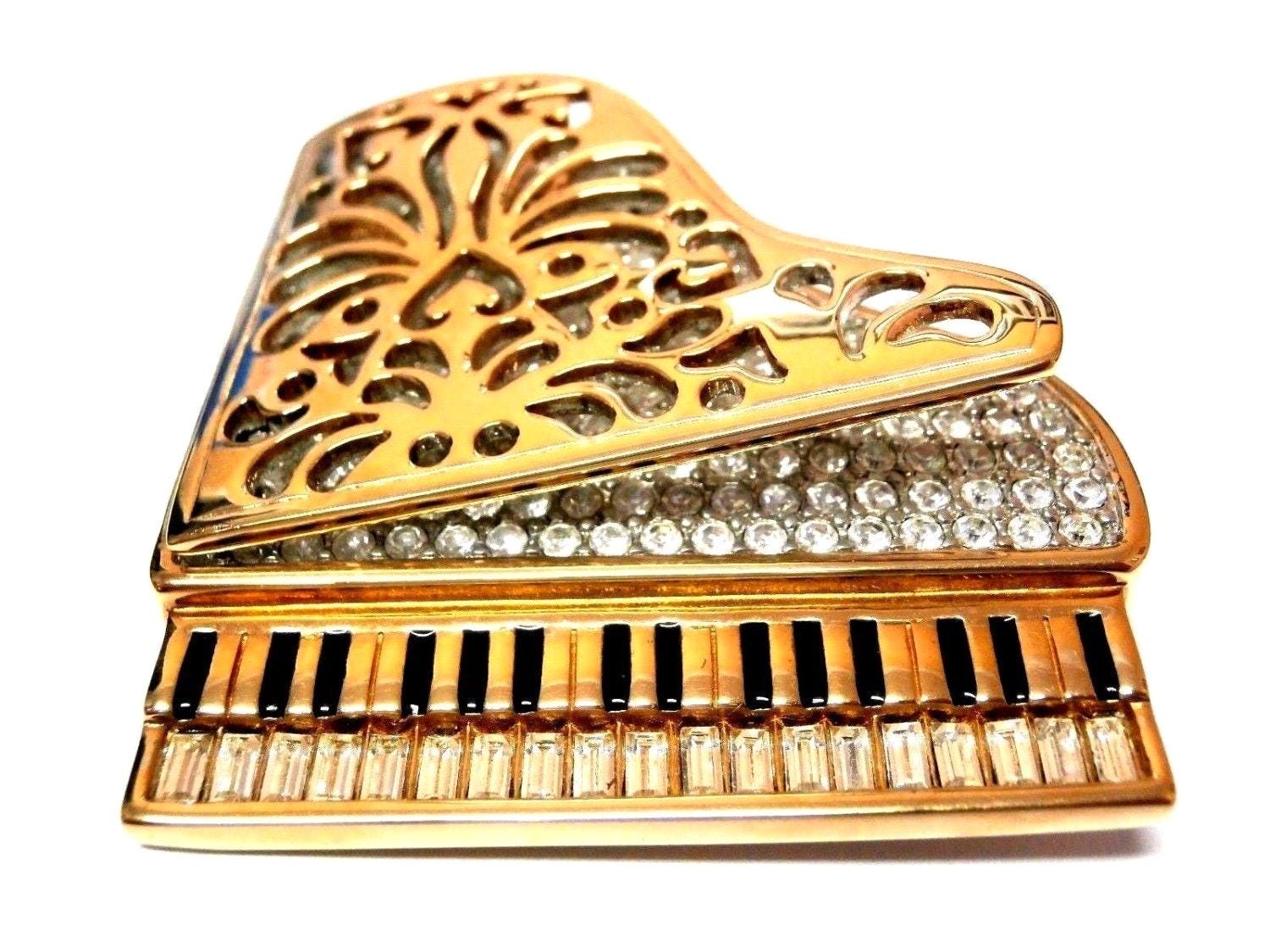 Swarovski Signiert Pin Brosche Piano Vergoldet Mit Klaren Kristallen von Dior4U