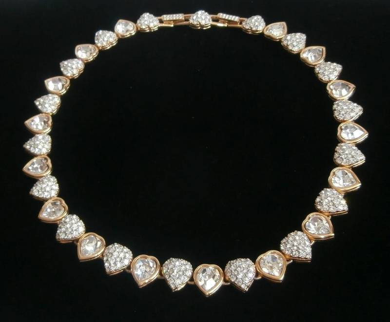 Swarovski Signierte Halskette Vergoldete Herzen Mit Full Cut Und Kleinen Kristallen von Dior4U