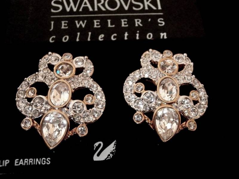 Swarovski Signierte Ohrclips, Vergoldet Mit Bezel Set Und Pave Clear Crystals von Dior4U