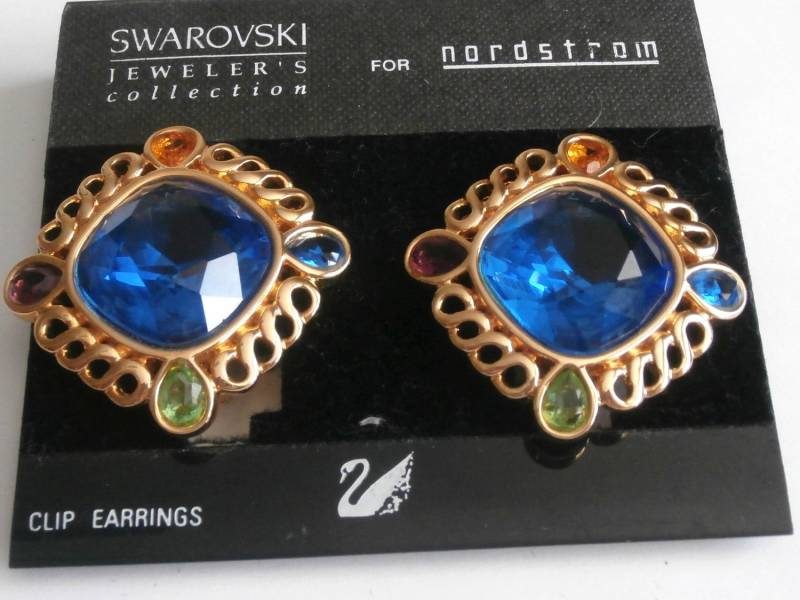 Swarovski Signierte Ohrclips, Vergoldet Mit Sapphire Und Anderen Kristallen von Dior4U