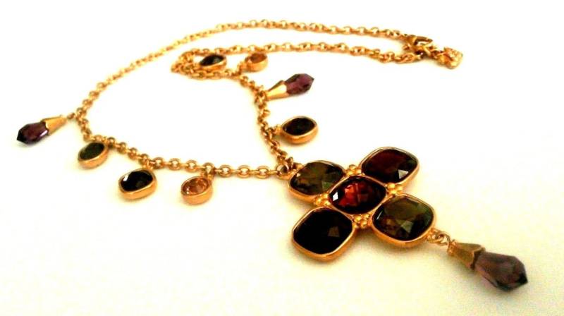 Swarovski Signierte Vergoldete Halskette Mit Amethyst Und Black Diamond Cross Anhänger von Dior4U