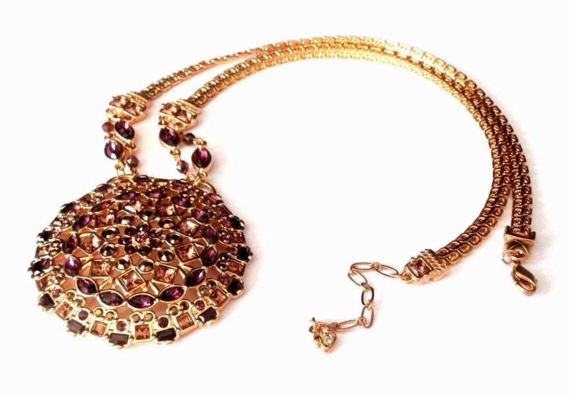 Swarovski Signierte Vergoldete Halskette Mit Runder Anhänger Amethyst Kristallen von Dior4U