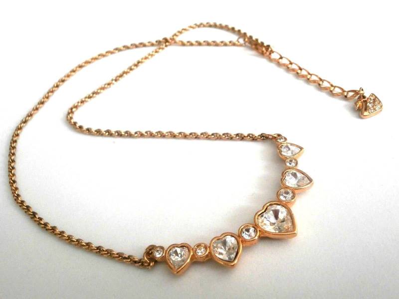 Swarovski Signierte Vergoldete Kettenhalskette Mit Bezel Set Crystal Hearts von Dior4U
