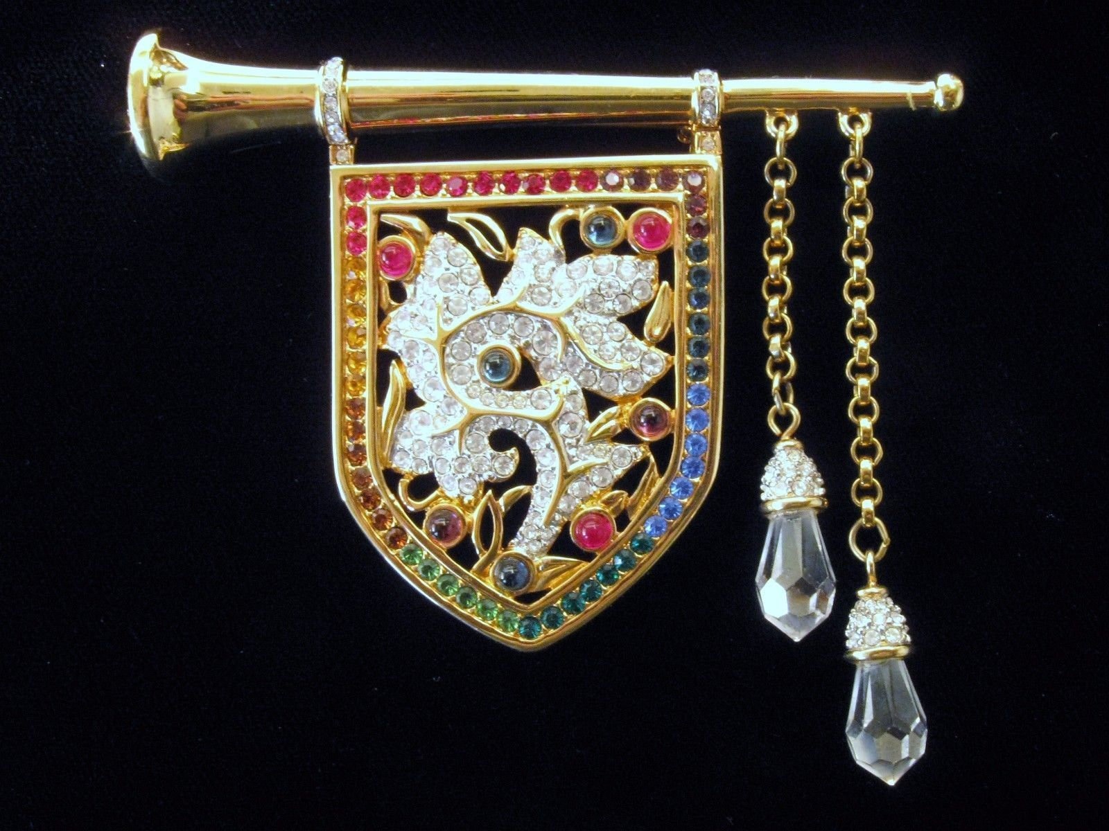 Swarovski Trompetenhorn Und Schild Pin Brosche Set Mit Kristallen Cabochons von Dior4U