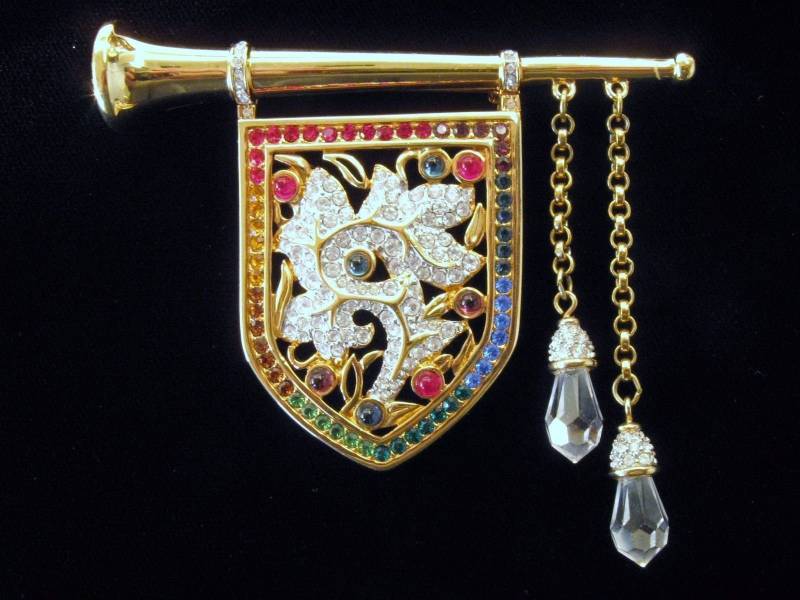Swarovski Trompetenhorn Und Schild Pin Brosche Set Mit Kristallen Cabochons von Dior4U