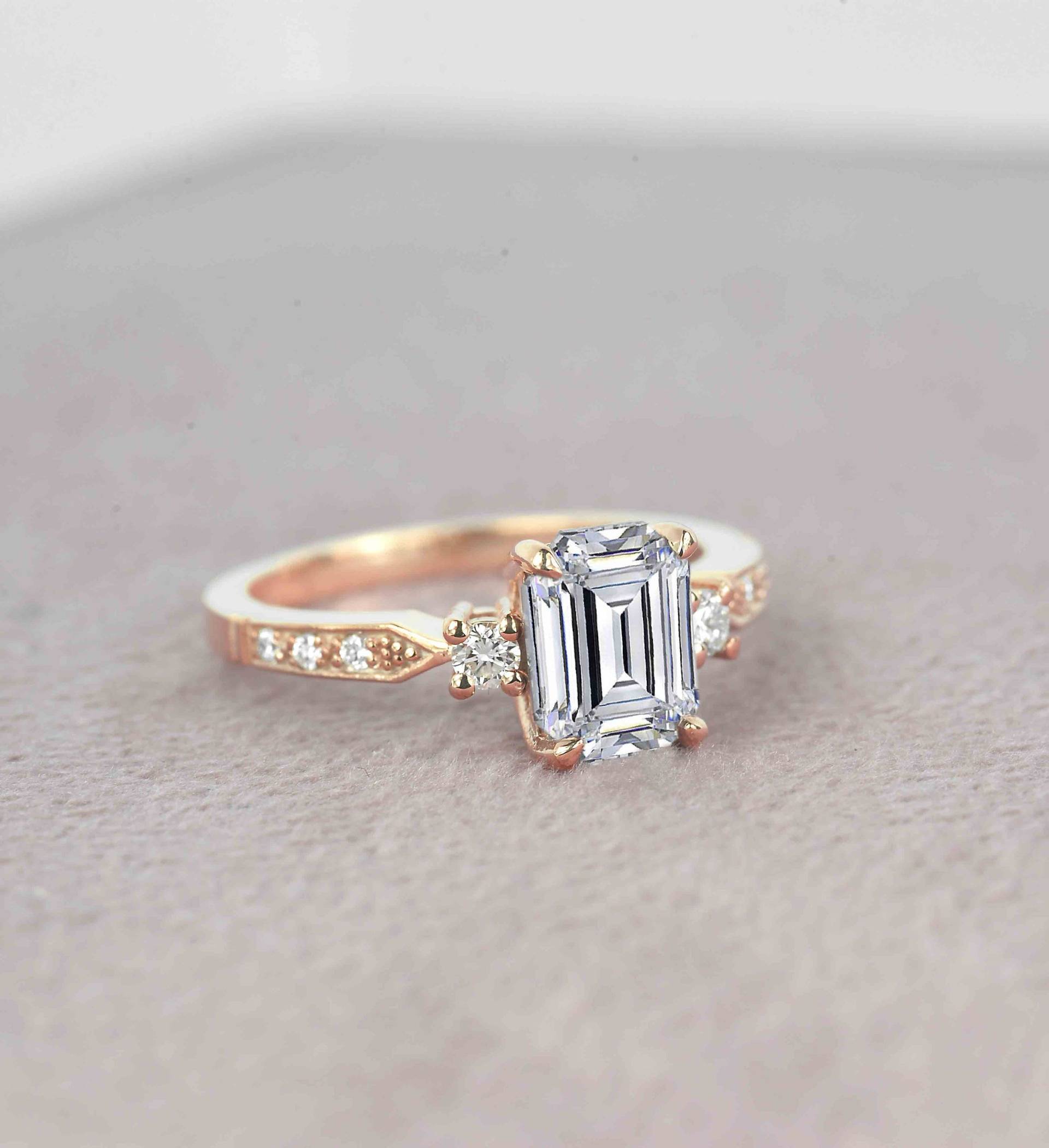 1.52Ct Natürlicher Weißer Moissanit Und Diamant Art Deco Verlobungsring | Smaragdschliff Weißer Ehering 9K/14K/18K Roségold Ring von DiorahJewellery