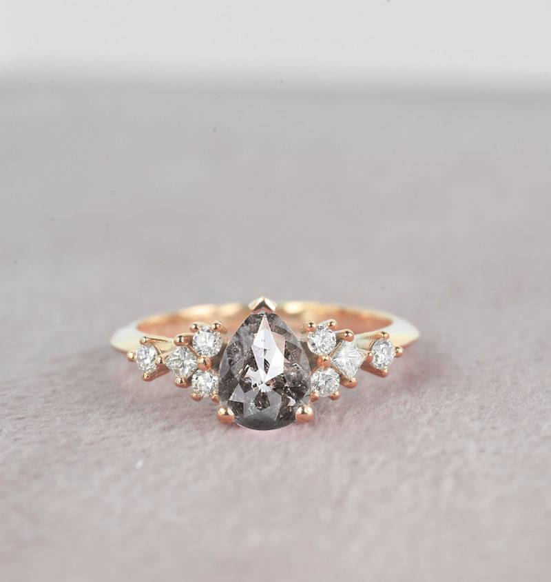 1.53Ct Birne Salz Und Pfeffer Diamant Verlobungsring | Braut Jahrestag Ring Princess Cut Ausgestatteter Roségold von DiorahJewellery