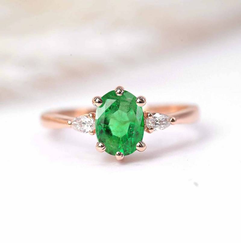 Oval Smaragd Birne Diamant Ring Handgemachter Art Deco Verlobungsring von DiorahJewellery