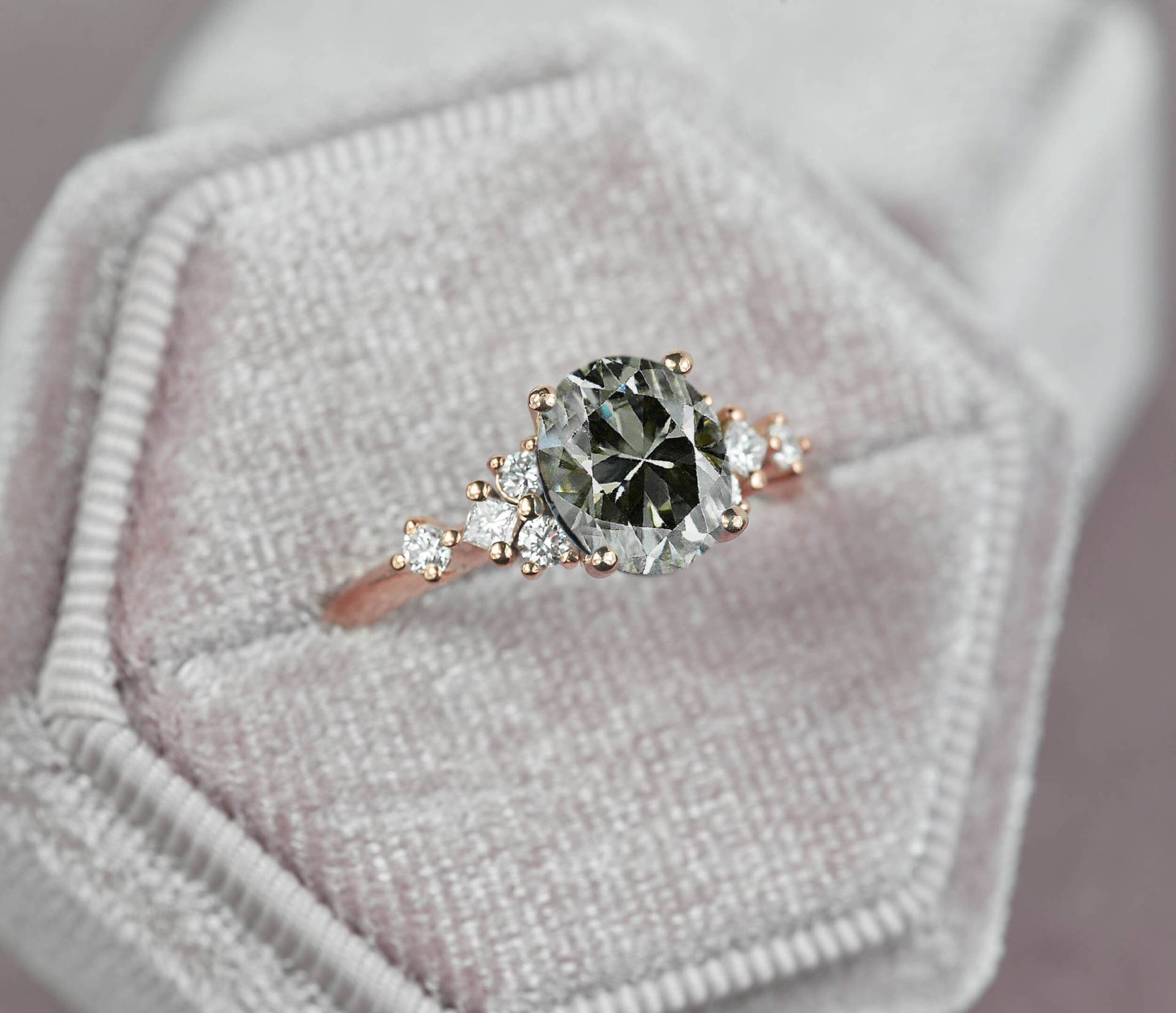 1.62Ct Oval Grauer Moissanit Und Diamant Verlobungsring | Jubiläumsring Prinzessin Roségold von DiorahJewellery