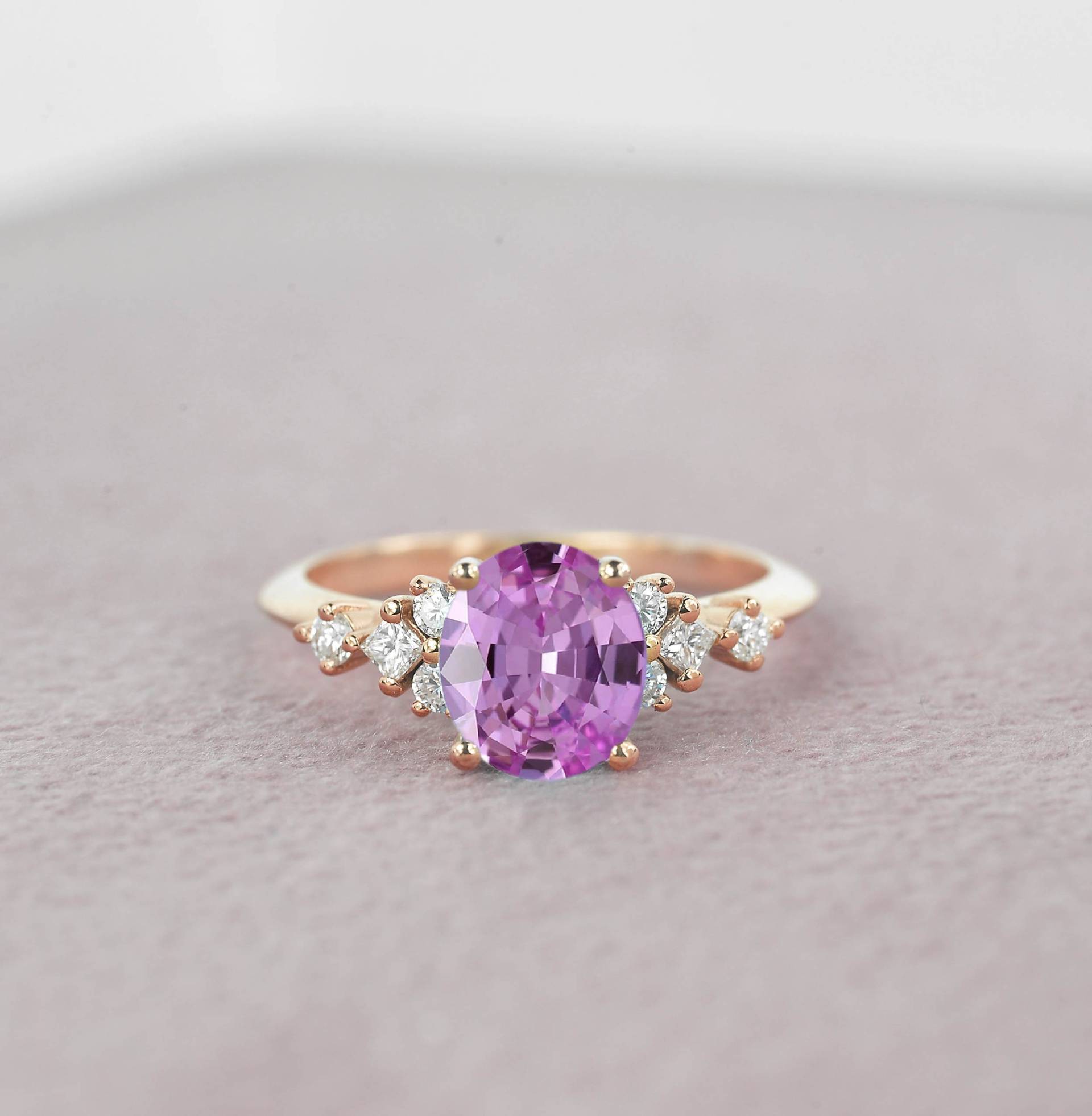 1.63Ct Ovaler Naturrosa Saphir Und Diamant Verlobungsring | Jubiläumsring Prinzessin Roségold von DiorahJewellery