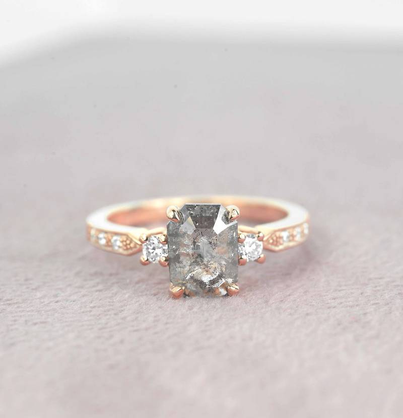 8 X 6mm Smaragd Cut Salz Und Pfeffer Diamant Verlobungsring | Zierlicher Runder Diamant-Ehering Braut Versprechen Ring Vintage von DiorahJewellery