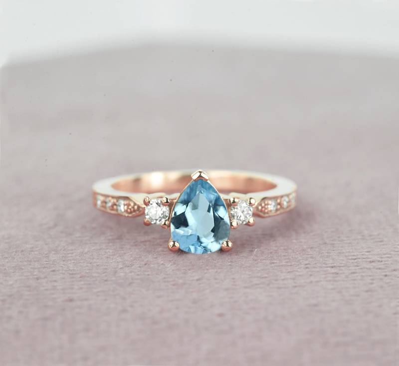 Birnenförmiger Aquamarin Verlobungsring | Runder Diamant Ring 9K/14K/18K Roségold Ring Rustikaler Diamantring Für Sie von DiorahJewellery