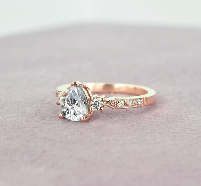 Birne Moissanit Verlobungsring Rosegold Diamant Akzent Ring von DiorahJewellery