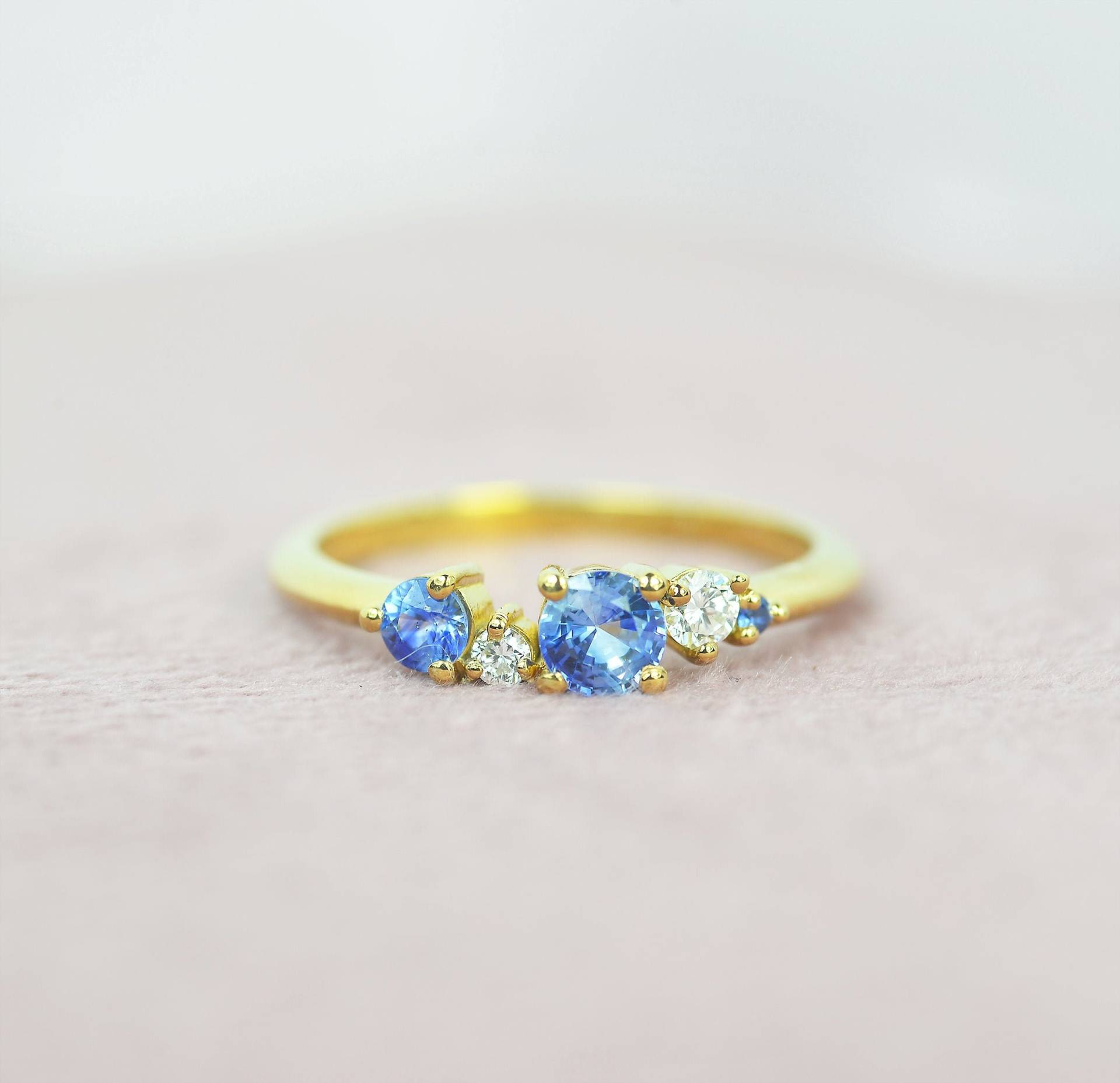 Blauer Saphir-Diamant-Engagement, Diamant-Cluster-Ring, 9K/14K/18K Gelb Und Rose Gold, Verlobungsring Saphir-Ring, Platin-Gold-Ring von DiorahJewellery