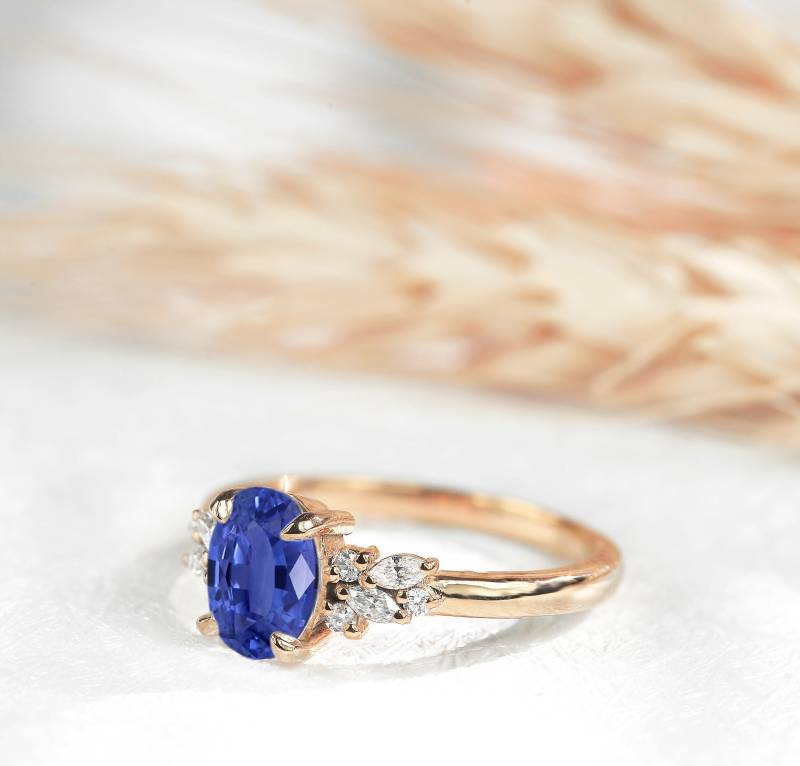 Blauer Saphir Und Diamant Verlobungsring | Mittelgroßer Ovaler Ring in Roségold Natürlicher Blauer Art Deco von DiorahJewellery