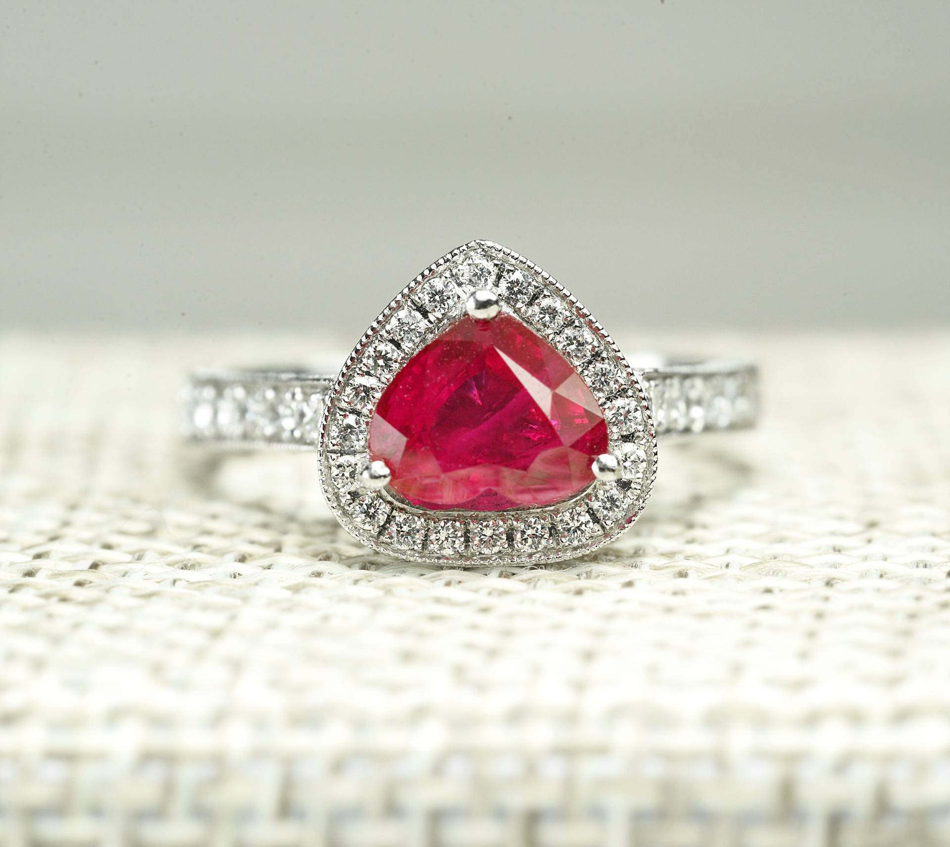 Ceylon Rubin Verlobungsring/Und Diamant Verlobungsring-Platin-Free Versand Natürliche Ring in Platin von DiorahJewellery