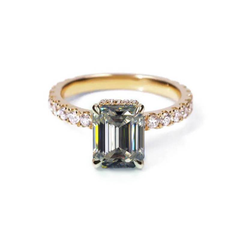 Grauer Moissanite Und Diamant Verlobungsring | Smaragdschliff Natürlicher Zierlicher Erschwinglicher Ring von DiorahJewellery