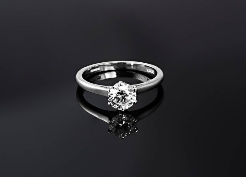 Handgefertigter 1.00 Ct Moissanit Solitär Verlobungsring - 950 Platin Handgefertigter 1.00 Ct Moissanit Solitär Verlobungsring - 950 Platin von DiorahJewellery