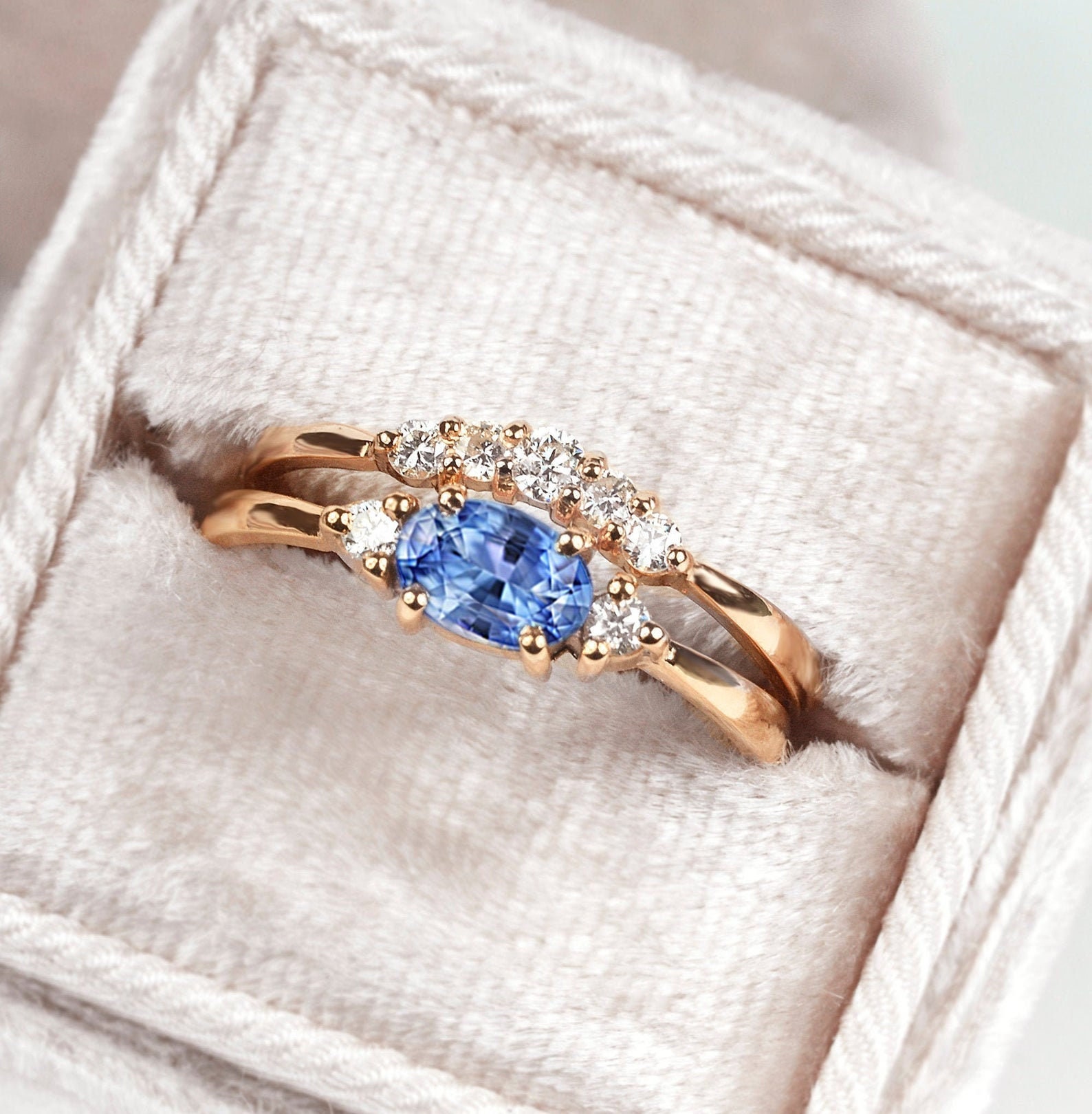 Hellblau Saphir Verlobungsring Und Alternative Diamant Hochzeit Band | Ovale Hellblaue Rose Gold Ring Gebogene von DiorahJewellery