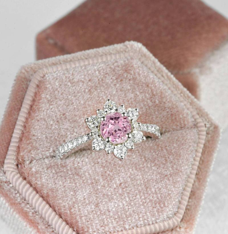 Leichte Rosa Saphir Verlobungsring | Rosa Und Diamant-Cluster-Ring Vintage Brautjungfer Ring Halo Einzigartige Braut von DiorahJewellery