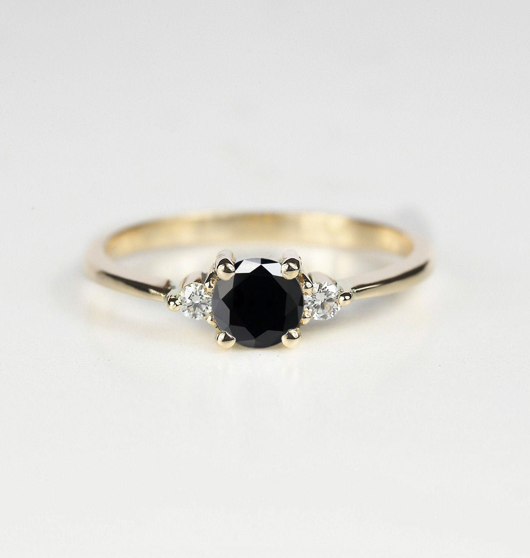 Natürliche Schwarze Diamant Und Weiß Verlobungsring | Drei-stein-Ring-| Jubiläumsring 9K/14K/18K Rose, Weiß, Gelbgold Ring von DiorahJewellery