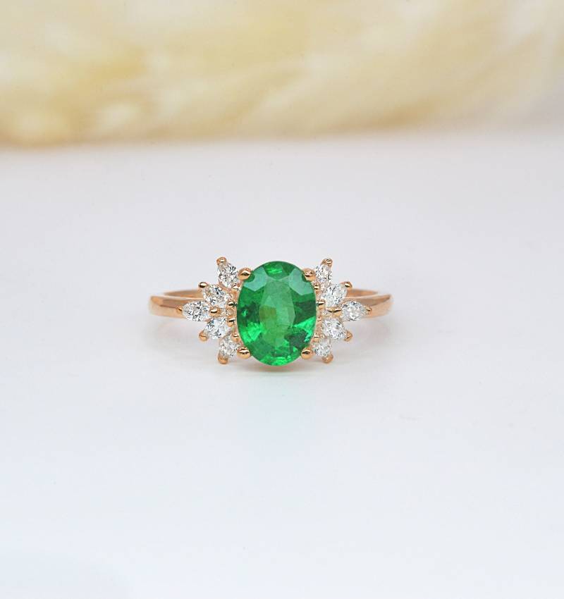 Art Deco Smaragd Verlobungsring 1.52Ct Oval, Marquise Diamant, Rotgold von DiorahJewellery