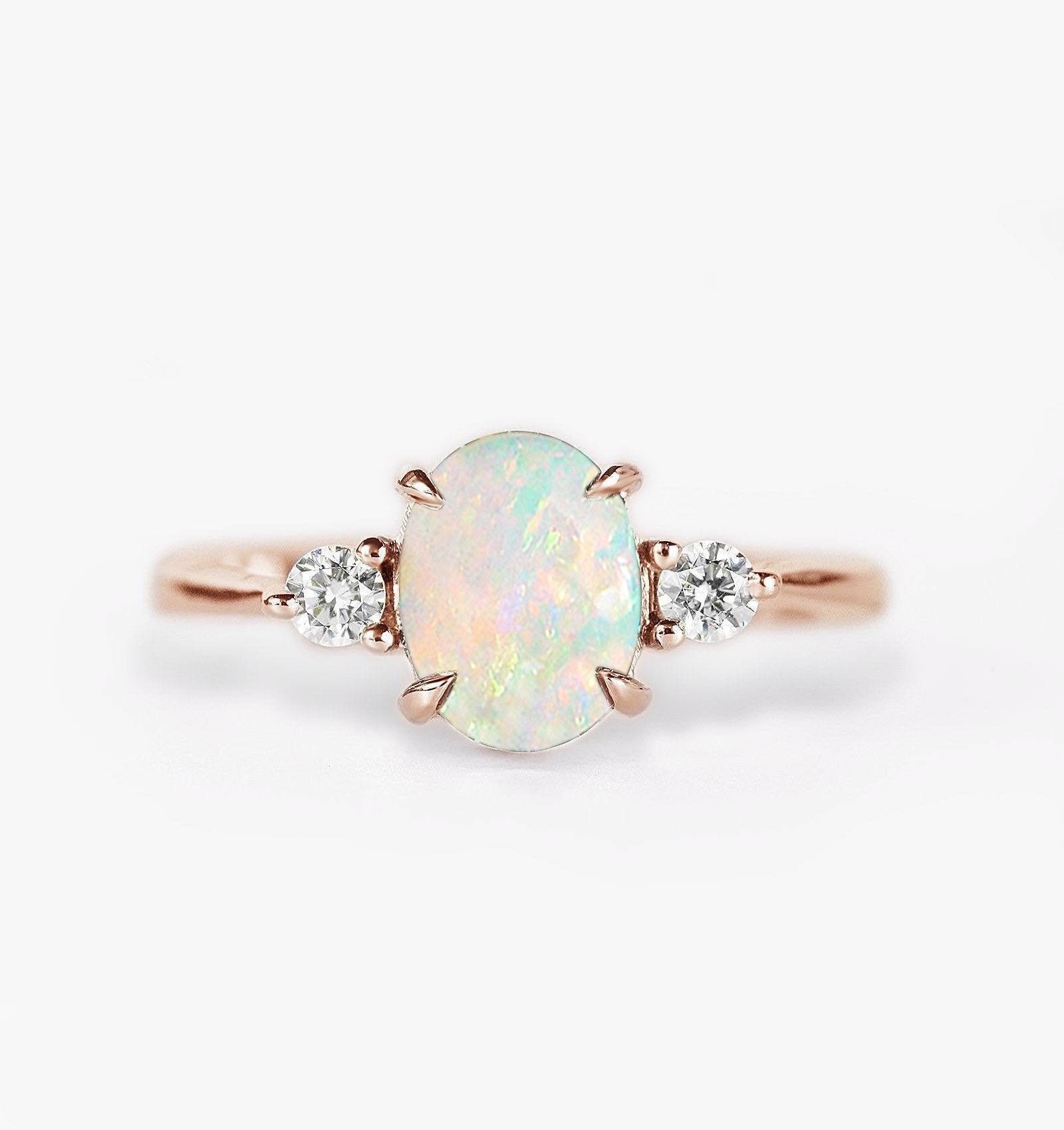 Oval Opal Verlobungsring | 9K/14K/18K Rotgold Alternativer Und Diamant Ring Vintage Drei Steine Für Sie von DiorahJewellery