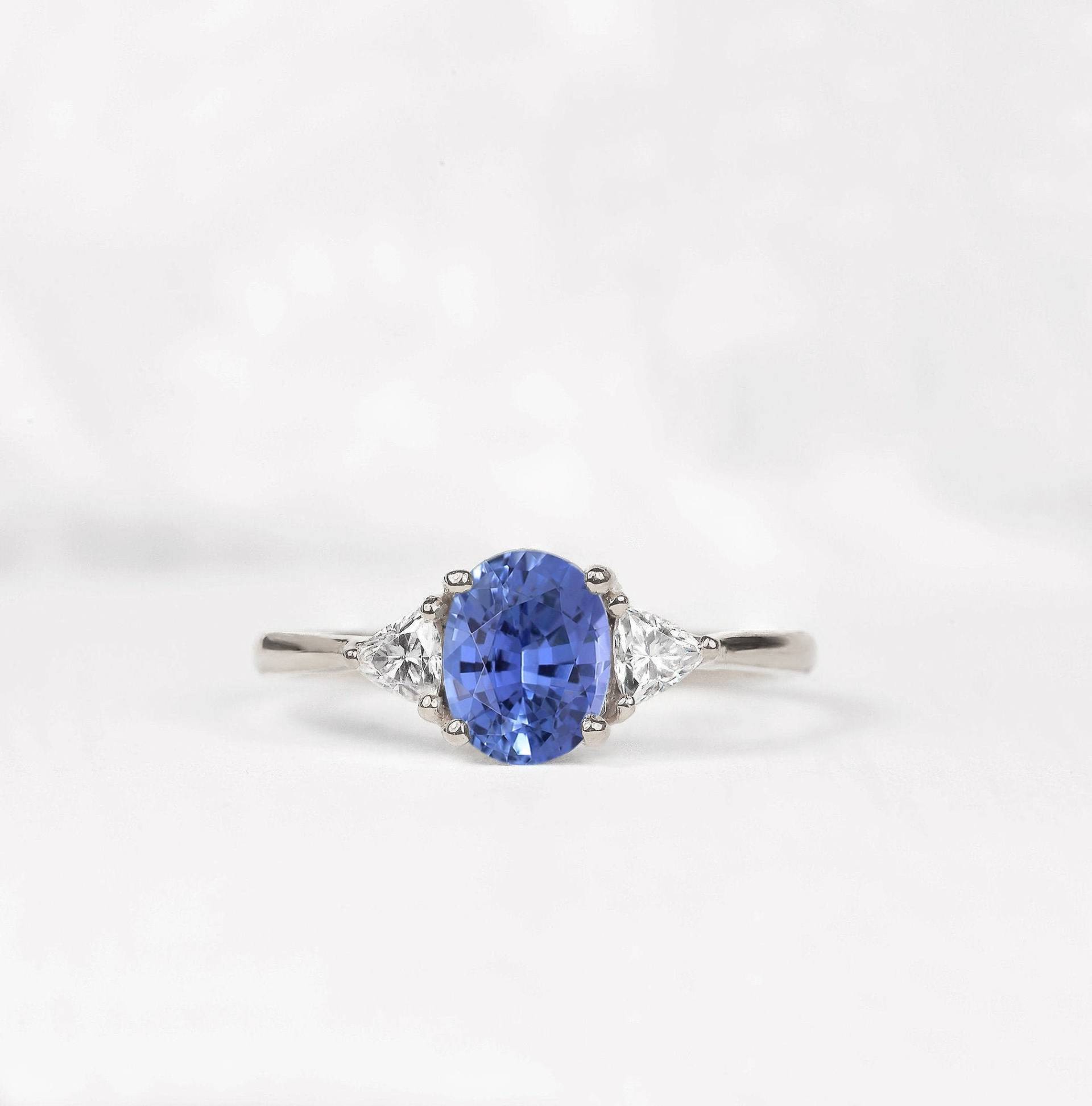 Ovale Licht Blau Saphir Zierliche Ring | 9 K/14K/18K Gelb, Rose, Weißgold Vintage Inspiriert Billionen Diamant Solitär Für Sie von DiorahJewellery
