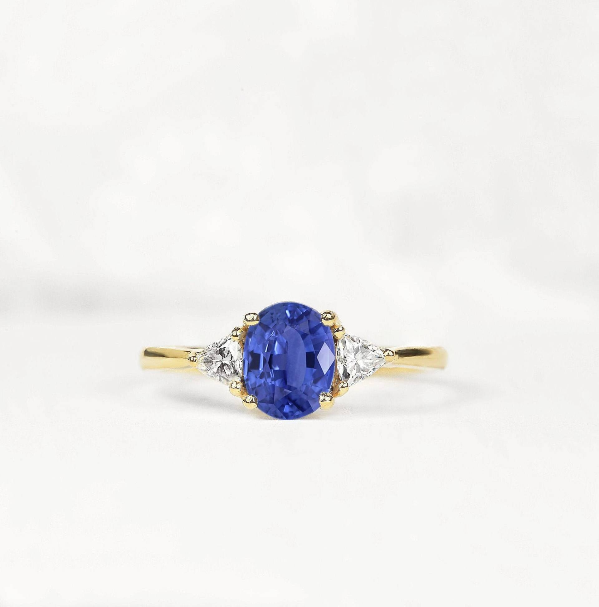 Ovale Mittlere Blaue Saphir Zierlichen Ring | 9 K/14K/18K Gelb, Rose, Weißgold Vintage Inspiriert Billionen Diamant Solitär Für Sie von DiorahJewellery