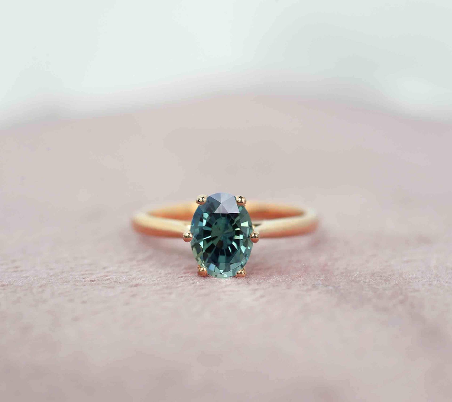 Ovale Petrol Saphir Sechs Zinken Verlobungsring | Vintage Inspiriert Minimal Style Ring Classy 9K, 14K, 18K Rose Gold Für Sie von DiorahJewellery