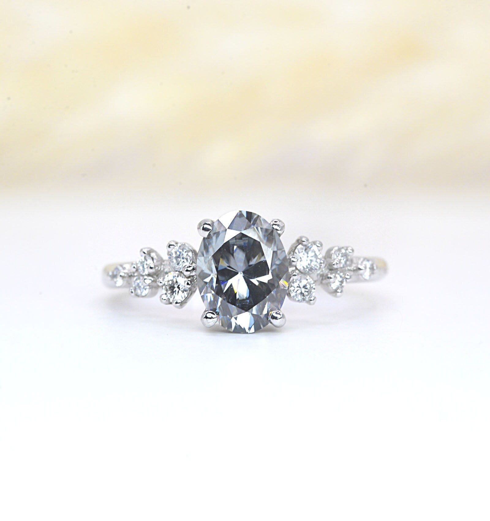 Ovaler Grauer Moissanit Ring | Diamant Und Natürlicher Diamantring Gelbgold Verlobungsring Handgemachte von DiorahJewellery