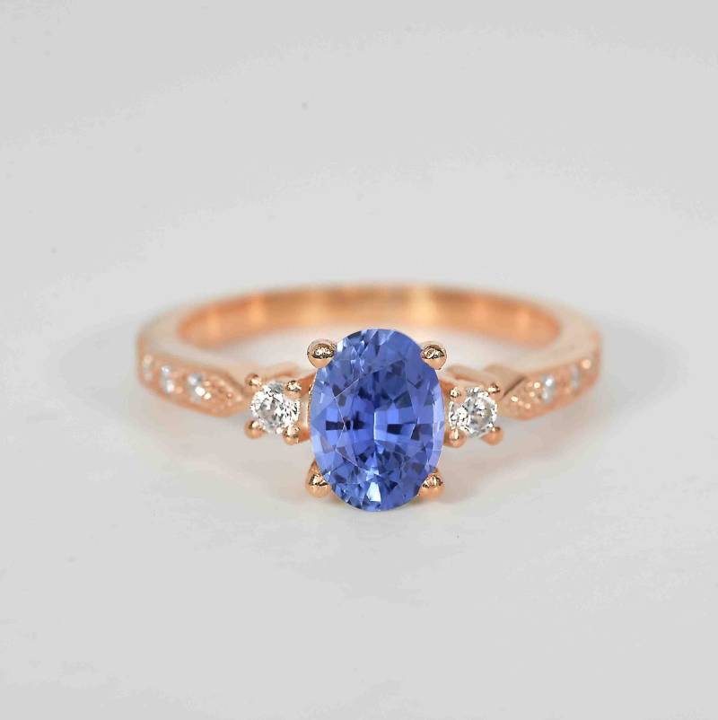 Ovaler Hellblauer Saphir Verlobungsring | Runder Diamant Ring 9K/14K/18K Roségold Ring Rustikaler Diamantring Für Sie von DiorahJewellery