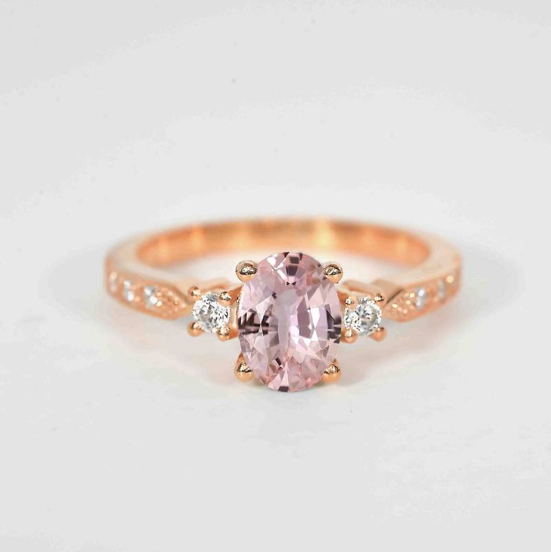 Ovaler Morganit Verlobungsring | Runder Diamant Ring 9K/14K/18K Roségold Ring Rustikaler Diamantring Für Sie von DiorahJewellery