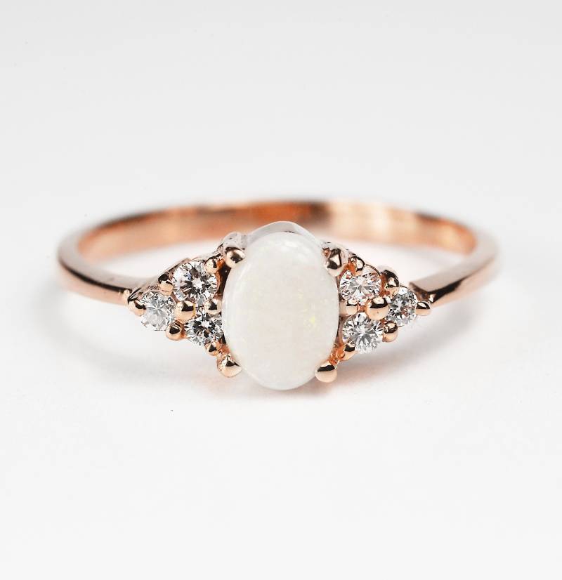 Ovaler Opal Verlobungsring Vintage Filigraner Diamantring von DiorahJewellery