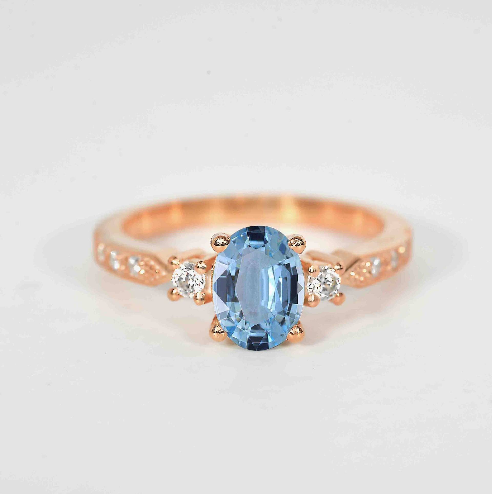 Ovaler Schliff Aquamarin Verlobungsring | Runder Diamant Ring 9K/14K/18K Roségold Ring Aqua Rustikaler Diamantring Für Sie von DiorahJewellery