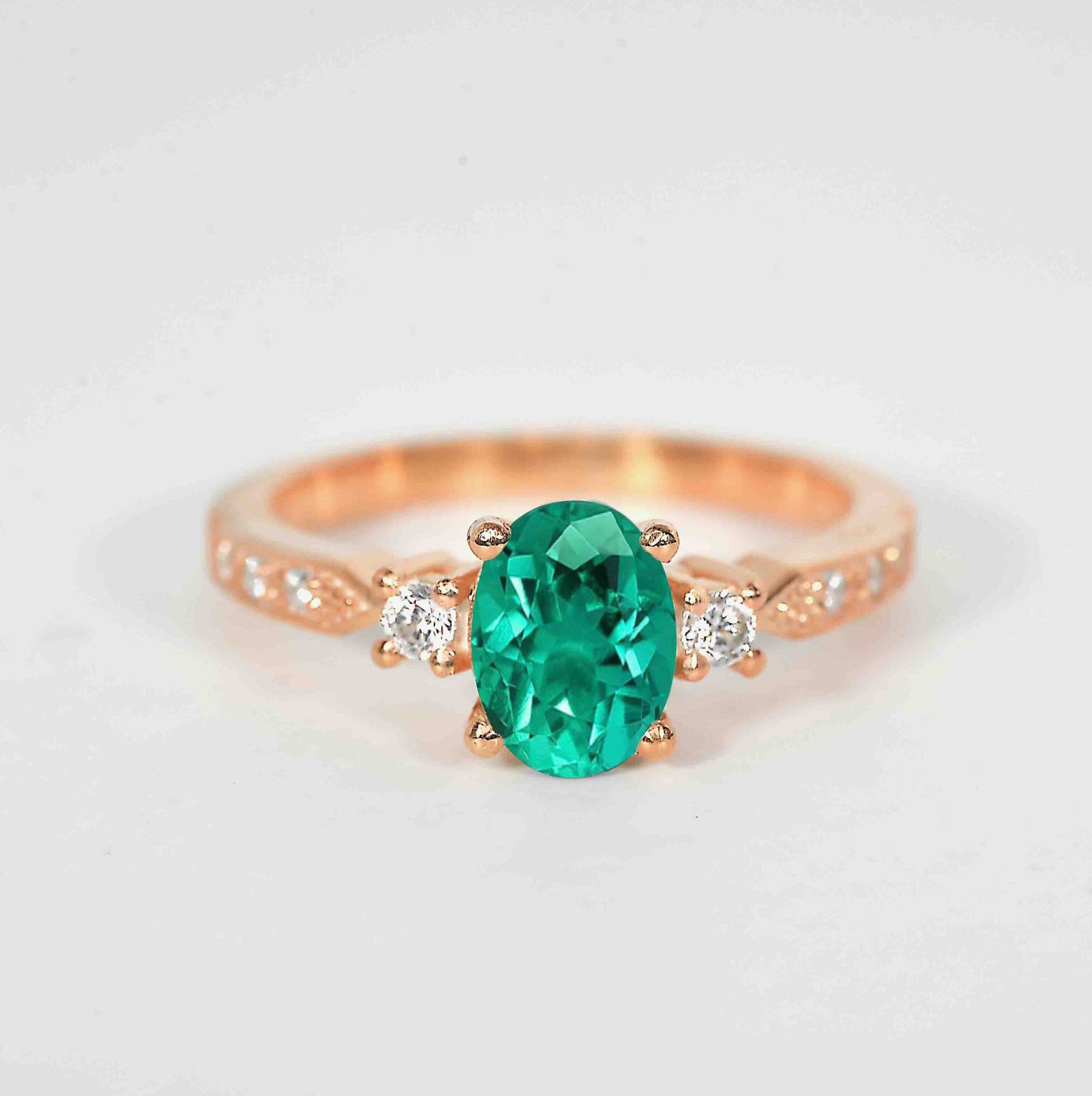 Ovaler Smaragd Verlobungsring | Runder Diamant Ring 9K/14K/18K Roségold Ring Rustikaler Diamantring Für Sie von DiorahJewellery
