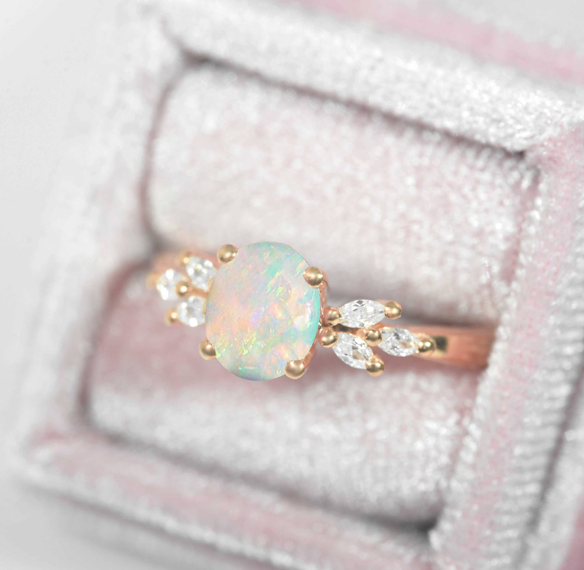 Ovaler Weißer Opal Und Marquise Diamant Verlobungsring | Art Deco Hochzeit Jahrestag Ring Braut Versprechen Cluster Für Sie von DiorahJewellery