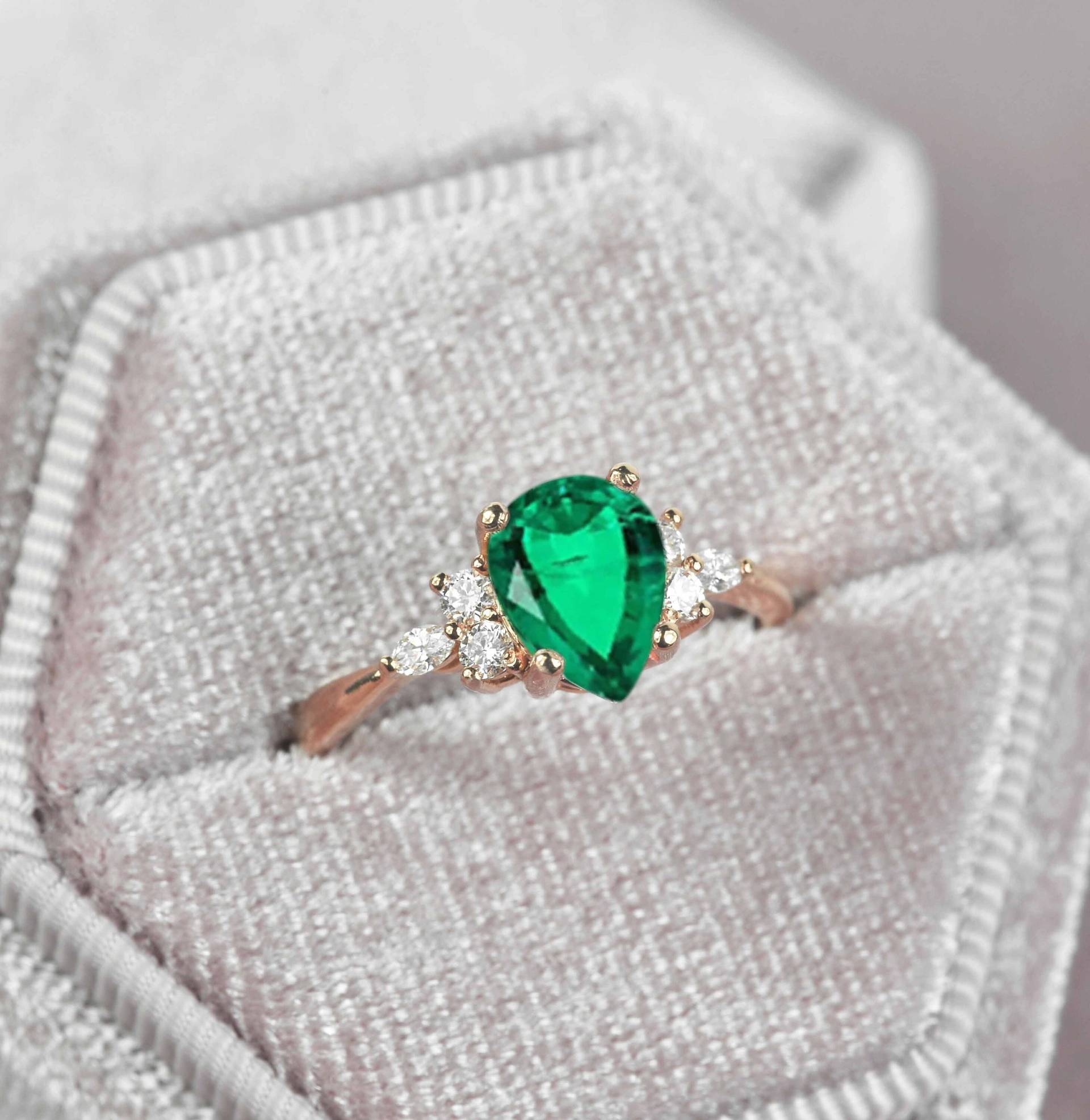 Pear Shaped Smaragd Und Diamant Verlobungsring | Birnen Vintage Ring in Roségold Multi-stein Geschenkring von DiorahJewellery