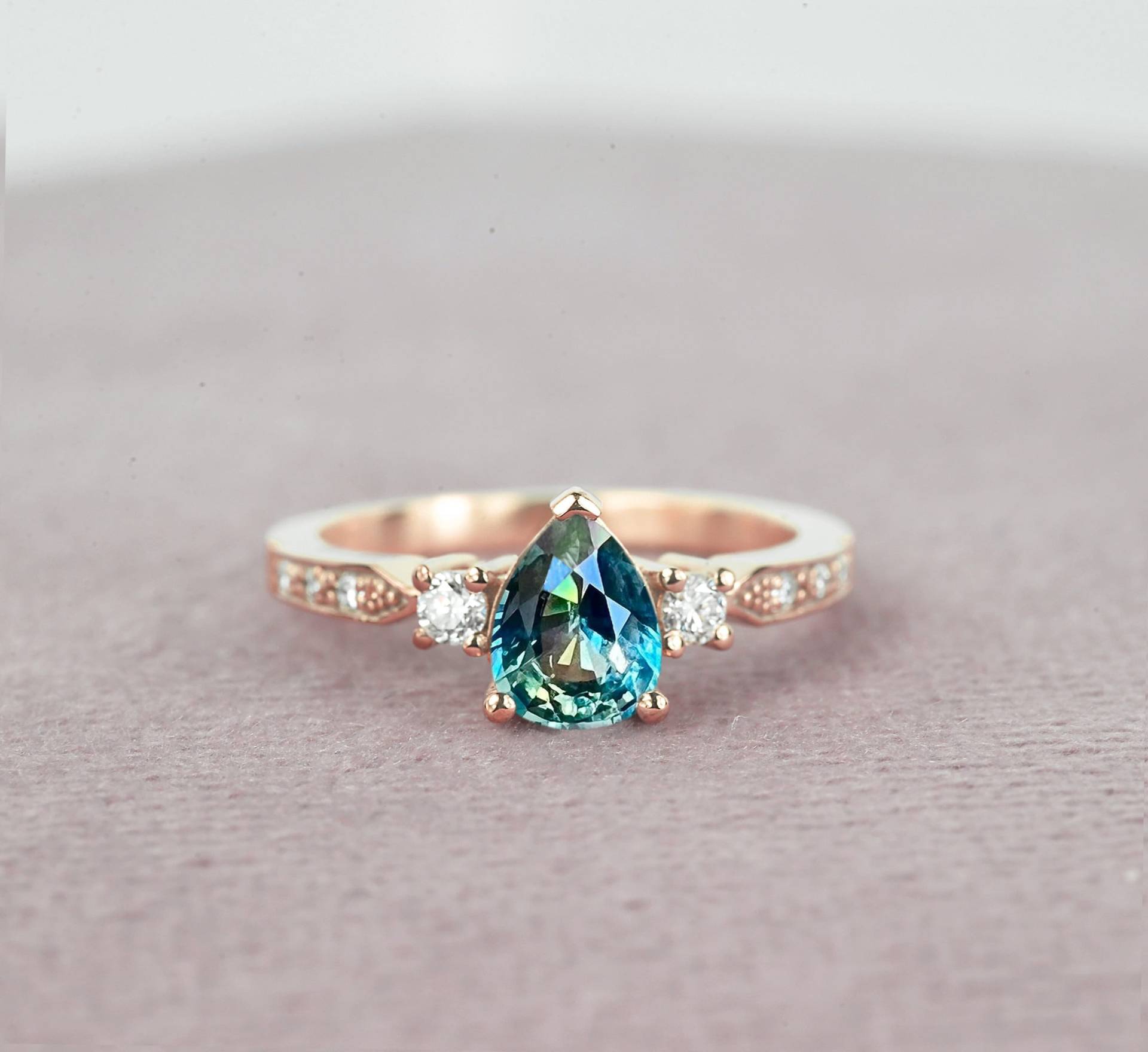 Pear Teal Saphir Verlobungsring | Runder Diamant Ring 9K/14K/18K Roségold Türkis Diamantring Für Sie von DiorahJewellery