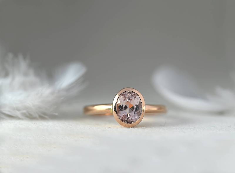 9 Karat Rosegold Morganit Solitär Ring - Ovaler Verlobungsring von DiorahJewellery