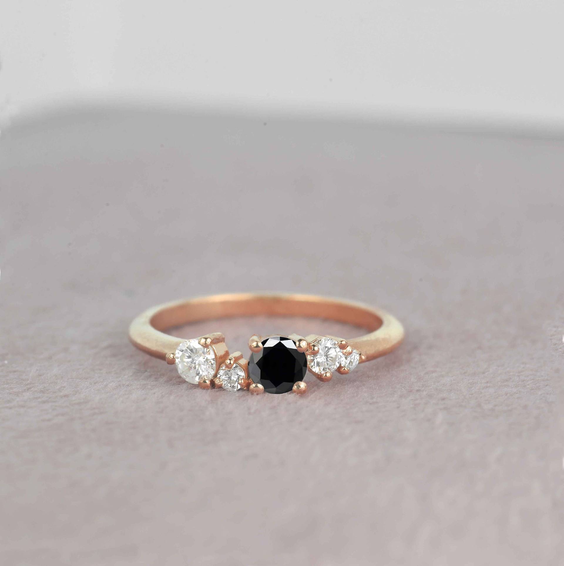 Runder 4mm Schwarzer Diamant Verlobungsring | Ehering Und Vintage 9K/14K/18K Roségold, Platin Ring Für Sie von DiorahJewellery