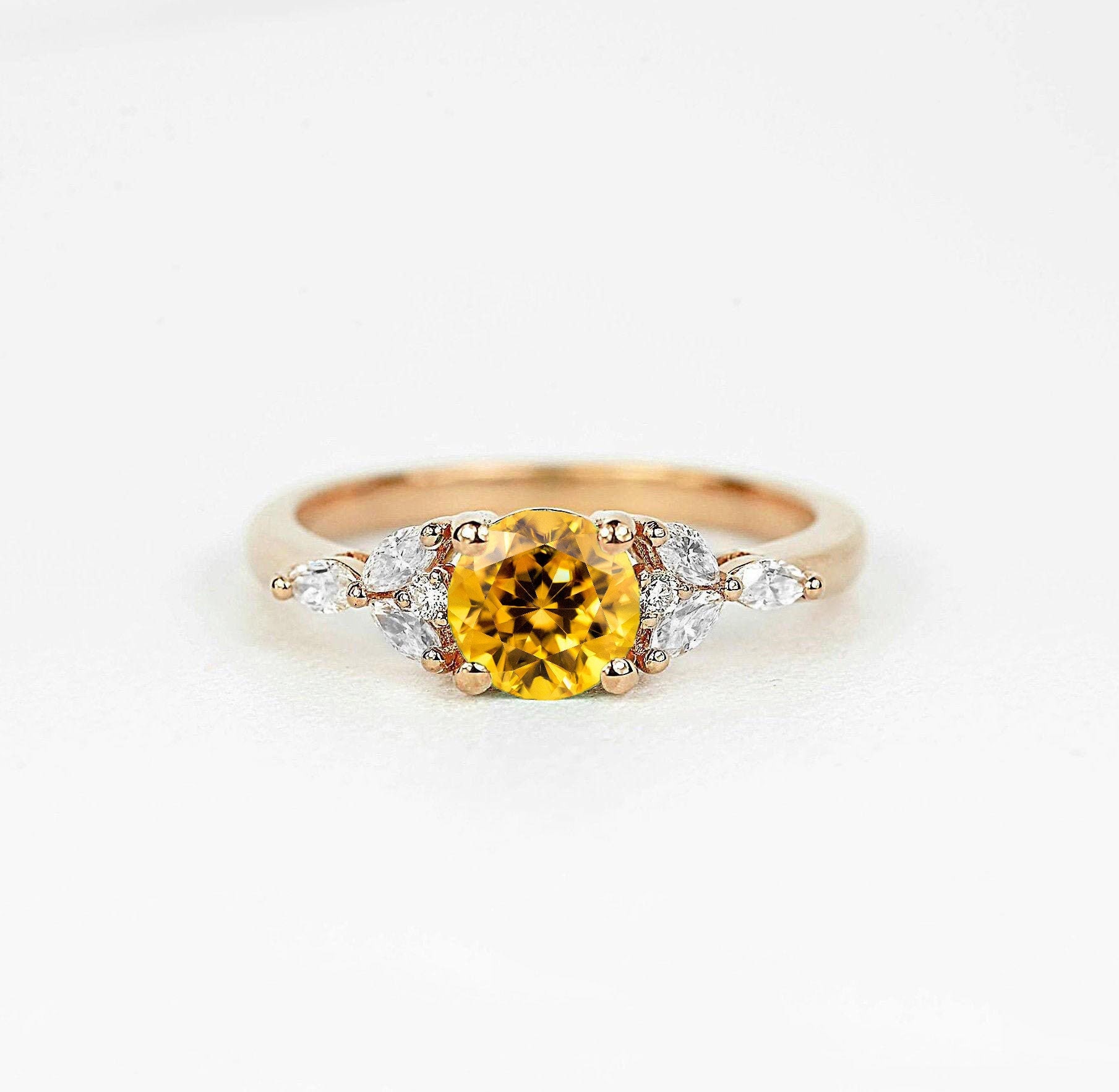 Runder Gelber Saphir Und Marquise Diamant Verlobungsring | Zierliche Braut Versprechen Art Deco Ring Vintage von DiorahJewellery