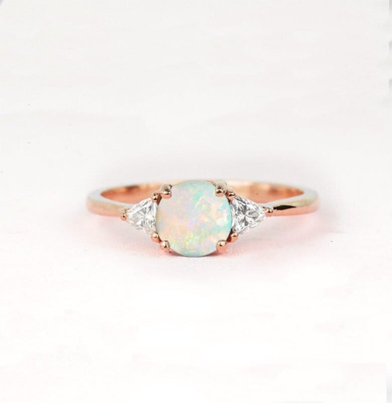 Runder Weißer Opal Und Trilliant Diamant Verlobungsring | Art-Deco-Diamant-Hochzeits-Brautring Rose Gold Zierlicher Ring Für Sie von DiorahJewellery