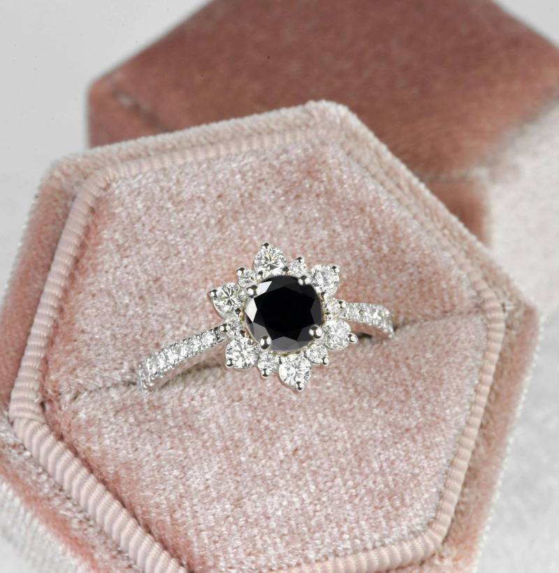 Schwarzer Diamant Verlobungsring | Schwarz Und Weiß Diamant-Cluster-Ring Weißgold Vintage Ring Halo Jahrestag Einzigartige Braut von DiorahJewellery