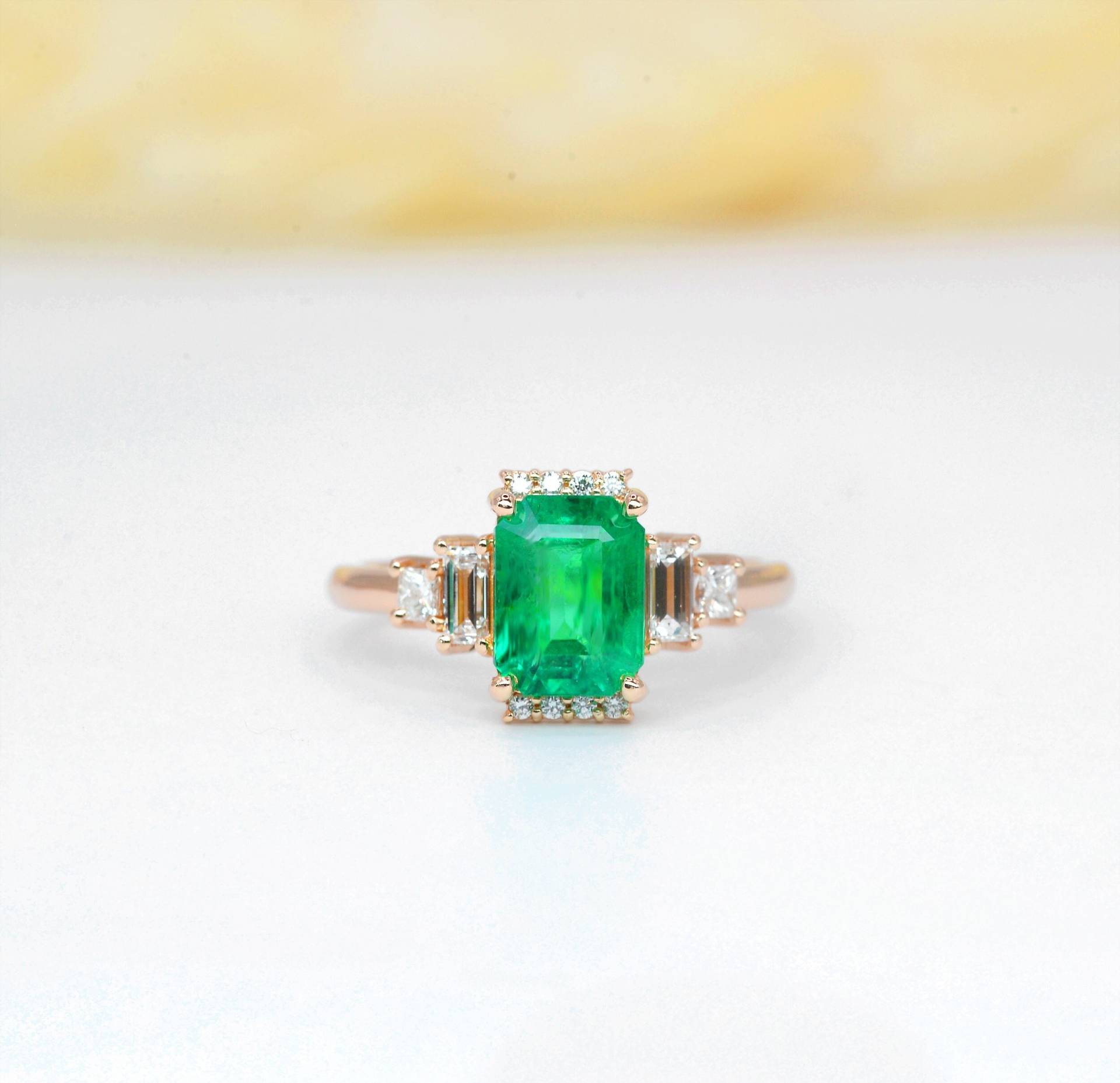 Smaragd Verlobungsring | Natürlicher Und Diamantring Zierlicher Smaragdfarbener Vintage Vintage Ring von DiorahJewellery